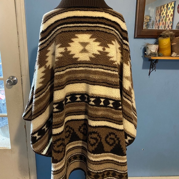 a.n.a, Fleece Poncho - Picture 7 of 9